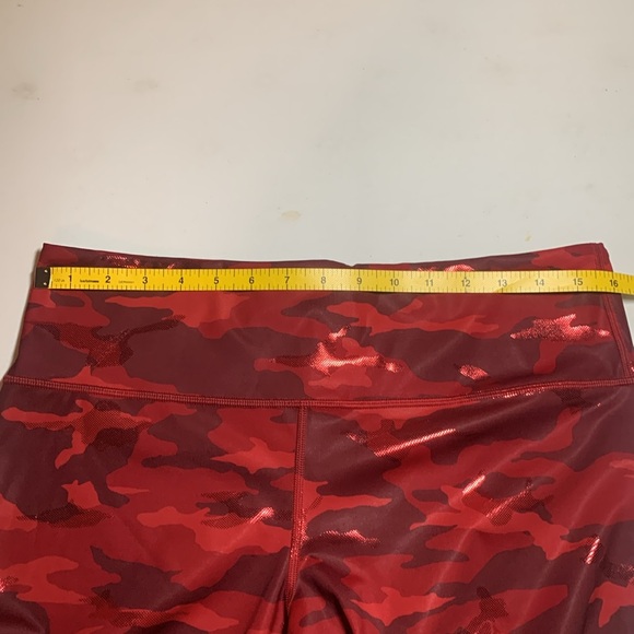 NWOT Athleta Elation Train Printed 7/8 Legging XL in Red & Metallic Camo - Picture 9 of 12